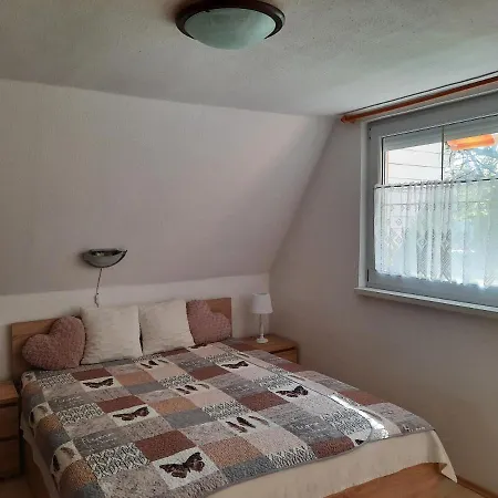 Lägenhet Dora Apartmanhaz Zalakaros
