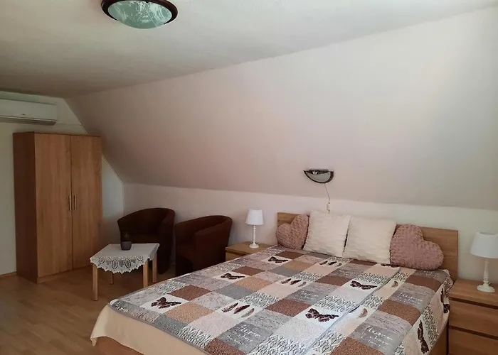 Dora Apartmanhaz Apartment